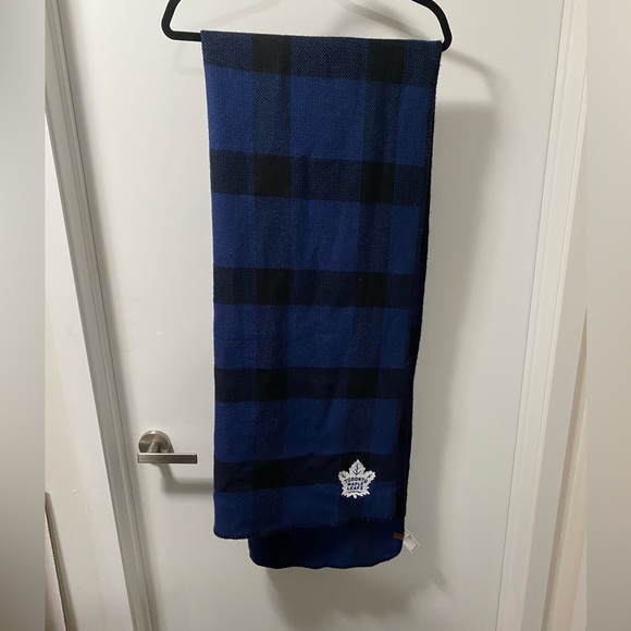 Roots Toronto Maple Leafs Scarf - Picture 1 of 4